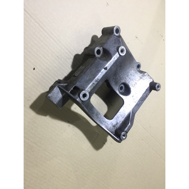 Кронштейн компрессора кондиционера (кронштейны двигателя) BMW 5-series E34 M43b18 64551739625