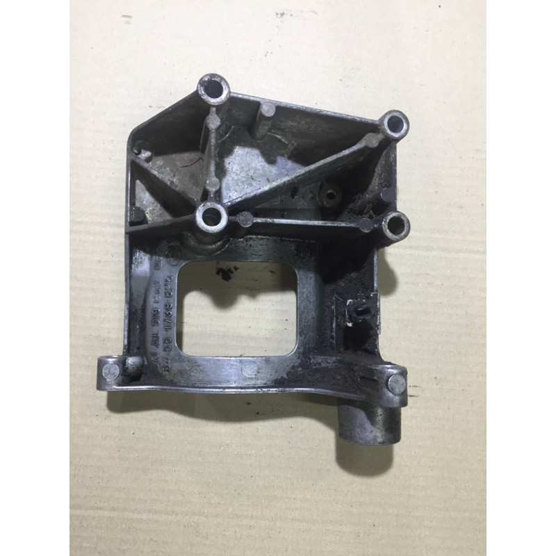 Кронштейн компрессора кондиционера (кронштейны двигателя) BMW 5-series E34 M43b18 64551739625