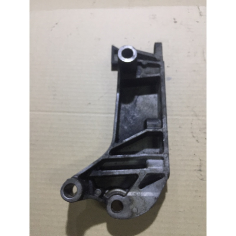 Кронштейн подушки двигателя (кронштейны двигателя) Opel SIGNUM 1 2006 2.2 YH 9156953