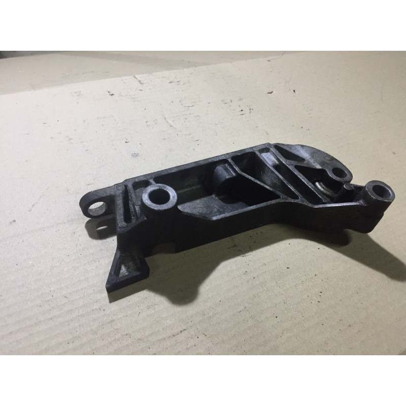 Кронштейн подушки двигателя (кронштейны двигателя) Opel SIGNUM 1 2006 2.2 YH 9156953
