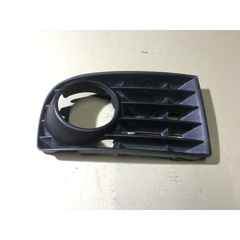Решетка бампера (кузов и элементы) Volkswagen Golf 1K 2004 2.0 BKD