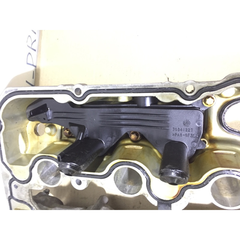 Крышка клапанов (двигатель и элементы) BMW 5-series F10 2013 N63B44 11127566286