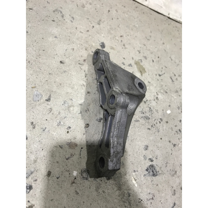 Кронштейн (двигатель и элементы) BMW 3-series F30 2013 N47D20 13517810698