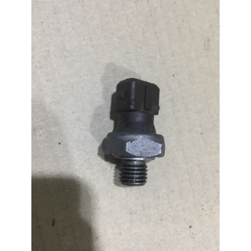 Датчик тиску масла (електрика двигуна) BMW 3-series F30 2013 N47D20 12617568480