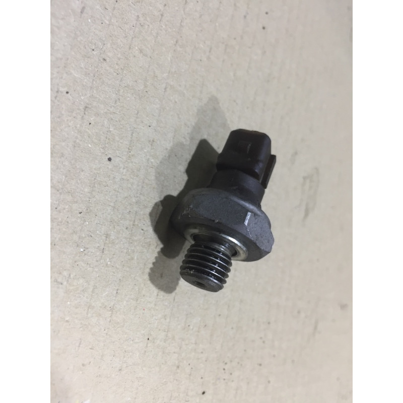 Датчик тиску масла (електрика двигуна) BMW 3-series F30 2013 N47D20 12617568480