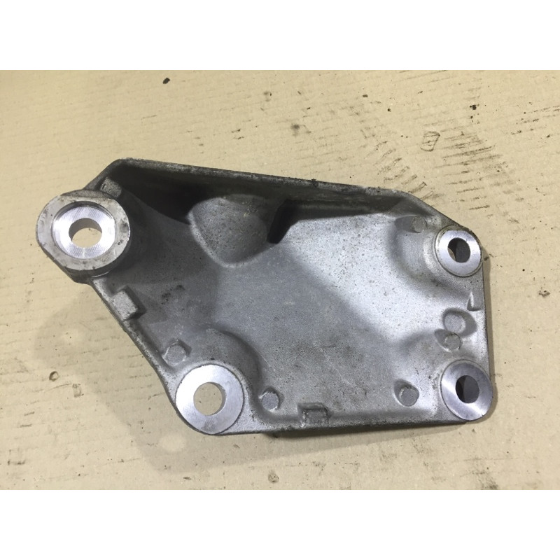 Кронштейн подушки двигателя (кронштейны двигателя) BMW 5-series E60 2005 N52B25 22116768521