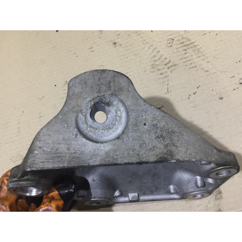 Кронштейн подушки двигателя (кронштейны двигателя) BMW 5-series E60 2005 N52B25 22116768521