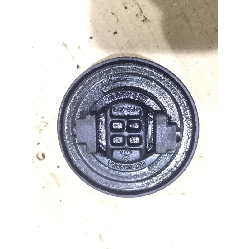 Крышка маслозаливной горловины (двигатель и элементы) AUDI A4 B6 2.4BDV 026103485A