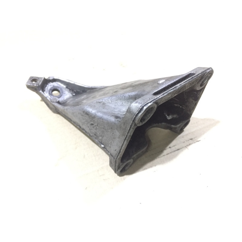 Кронштейн подушки двигателя (кронштейны двигателя) BMW 5-series E34 11811133362