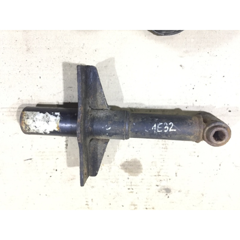 Кронштейн усилителя бампера (стекла и зеркала) BMW 7-series E32 1990 M70b50 51121949500