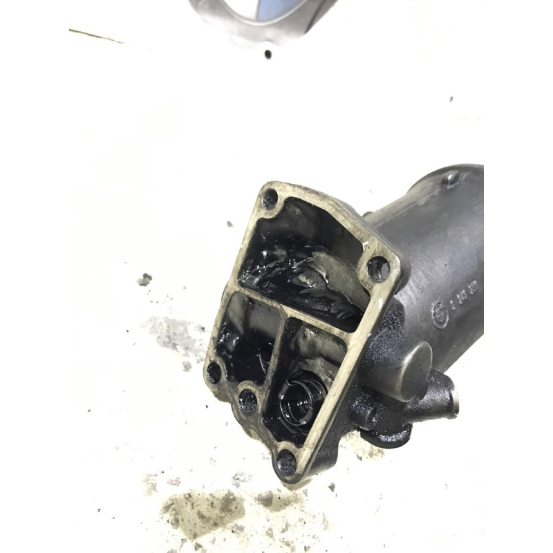 Корпус масляного фильтра (двигатель и элементы) BMW 5-series E34 11422243259