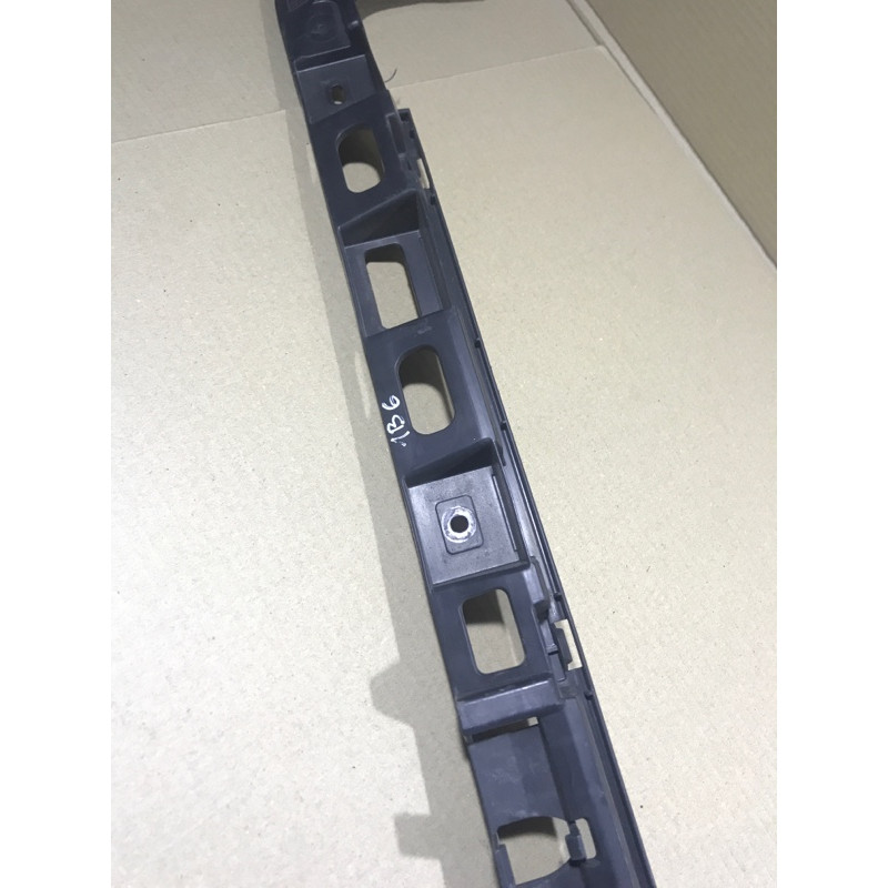 Крепление бампера (кузов и элементы) Volkswagen Passat B6 2008 2.0 BKP 3C5807863