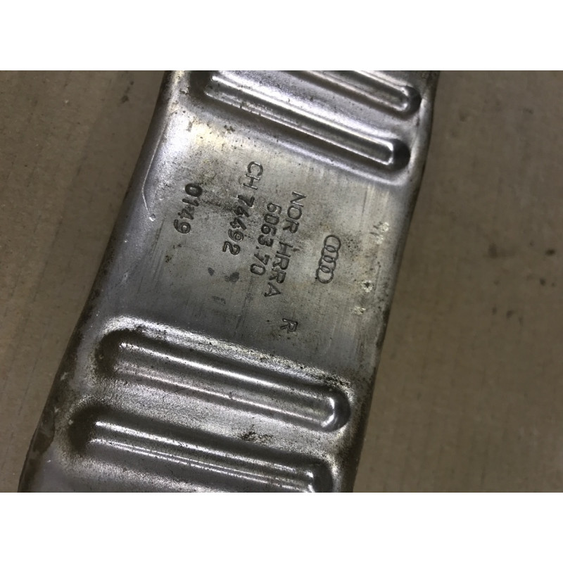 Кронштейн усилителя бампера (стекла и зеркала) AUDI A4 B6 2.4BDV