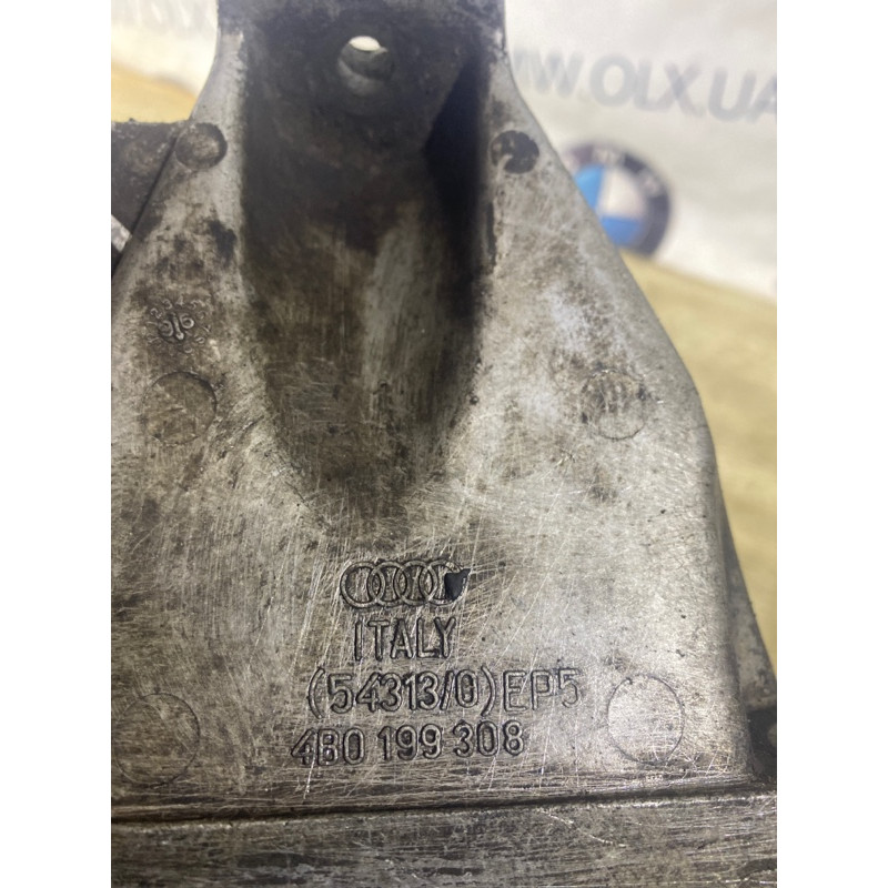Кронштейн подушки двигателя (кронштейны двигателя) AUDI A6 C5 2001 2.5 AKE 4b0199308