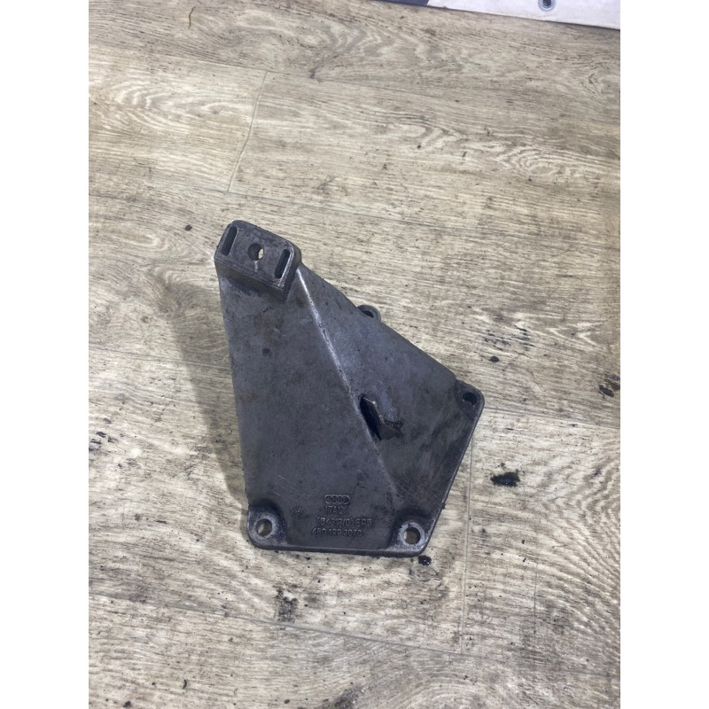 Кронштейн подушки двигателя (кронштейны двигателя) AUDI A6 C5 2001 2.5 AKE 4b0199307c