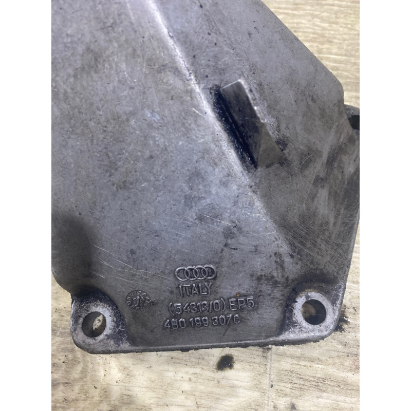 Кронштейн подушки двигателя (кронштейны двигателя) AUDI A6 C5 2001 2.5 AKE 4b0199307c