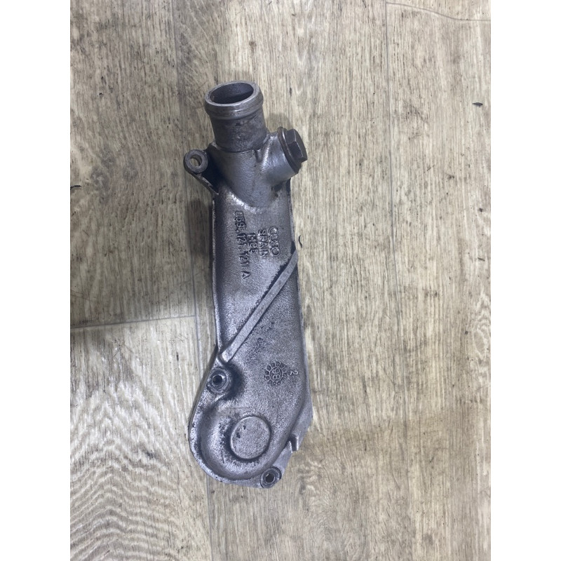 Патрубок (система охлаждения) AUDI A6 C5 2001 2.5 AKE 059121121a