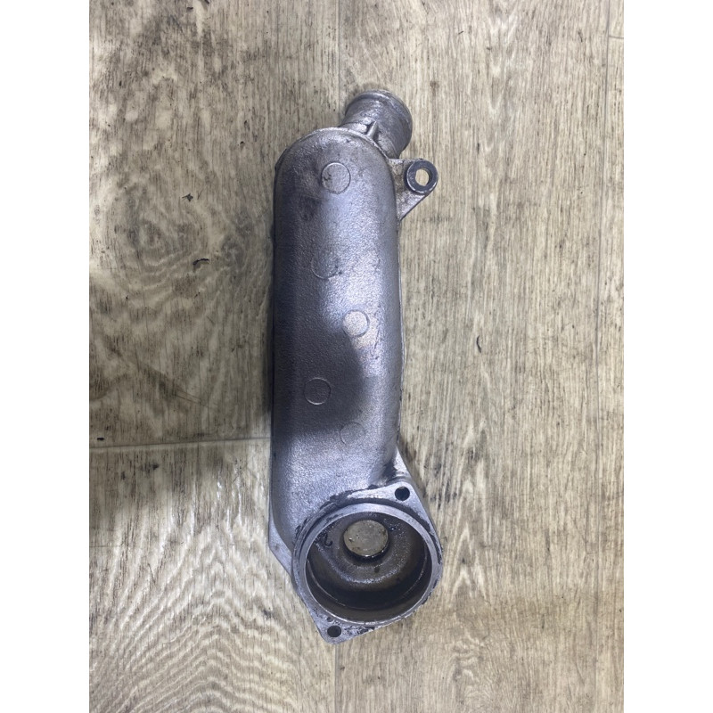 Патрубок (система охлаждения) AUDI A6 C5 2001 2.5 AKE 059121121a