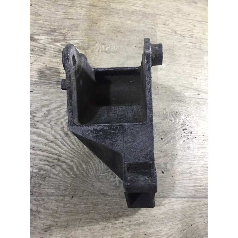 Кронштейн КПП (трансмиссия) Opel Vectra C 2008 1.9 D 9156954