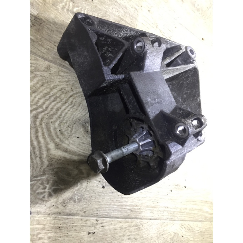 Кронштейн (двигатель и элементы) BMW 5-series E60 2004 M54B22 64557512556