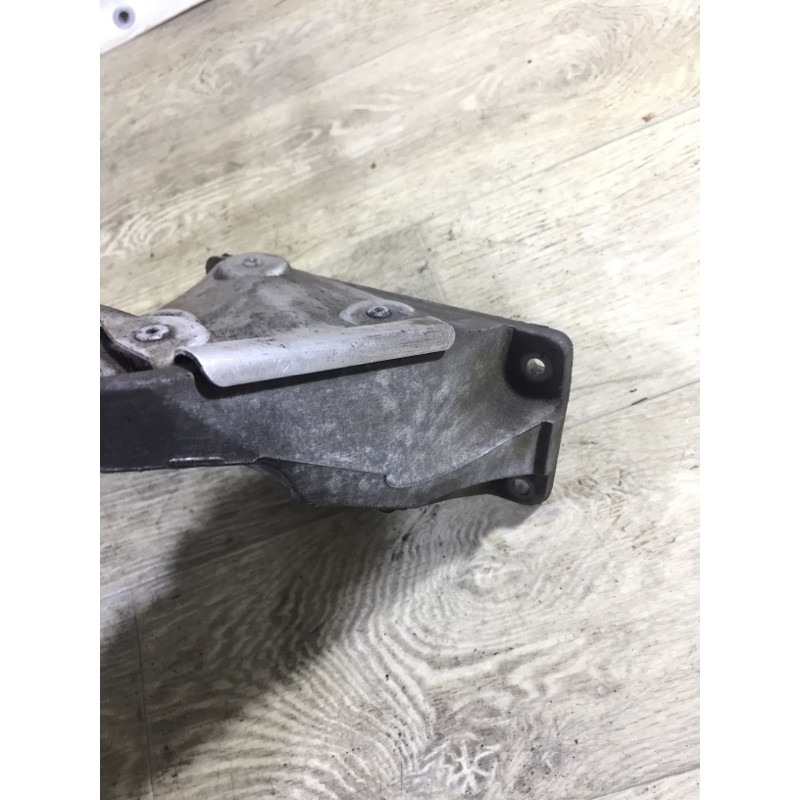 Кронштейн подушки двигателя (кронштейны двигателя) BMW 5-series E60 2004 M54B22 22116761112