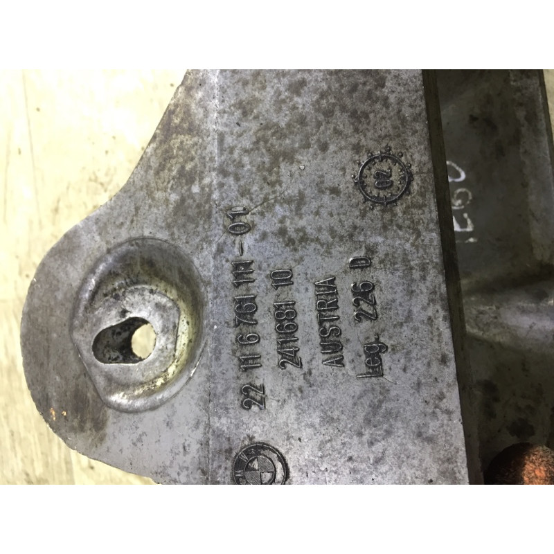 Кронштейн подушки двигателя (кронштейны двигателя) BMW 5-series E60 2004 M54B22 22116761111