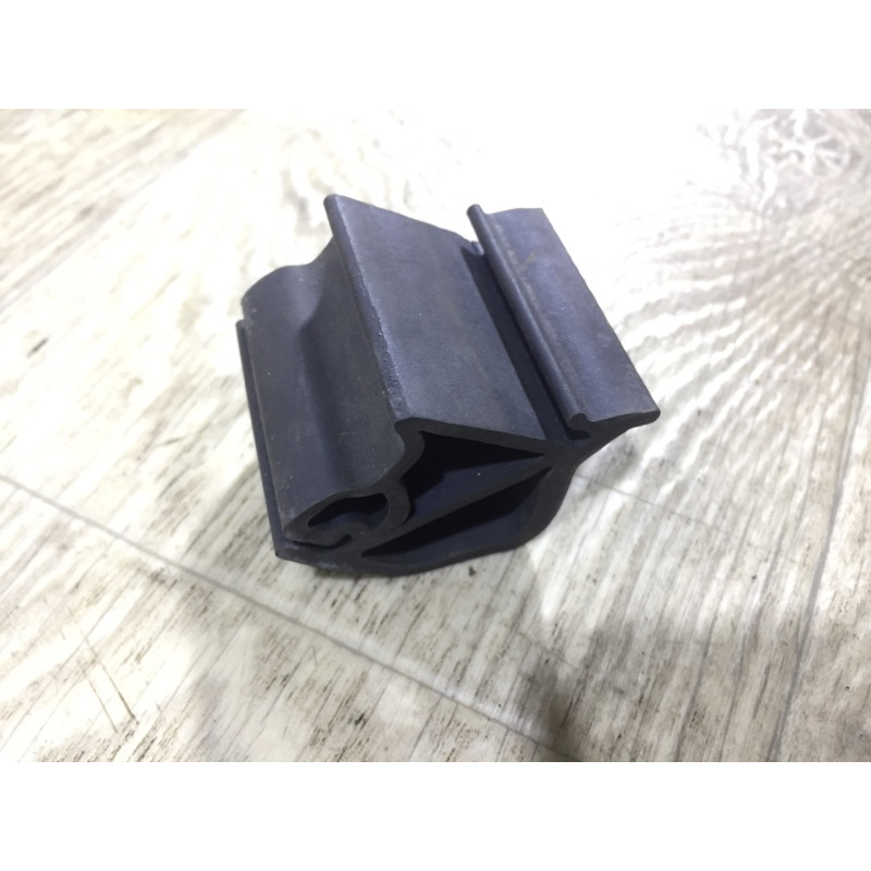 Отбойник крышки багажника (кузов и элементы) Opel Vectra C 2008 2.2 YH 13123818