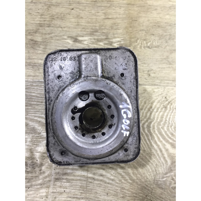 Теплообменник масляного фильтра (двигатель и элементы) Volkswagen Golf 1K 2004 2.0 BKD 038117021b
