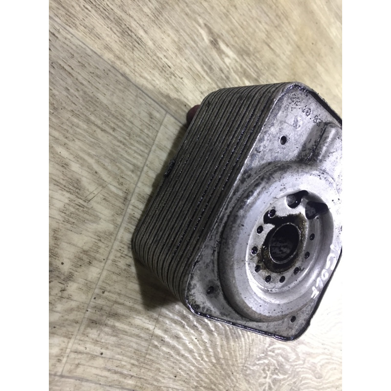 Теплообменник масляного фильтра (двигатель и элементы) Volkswagen Golf 1K 2004 2.0 BKD 038117021b