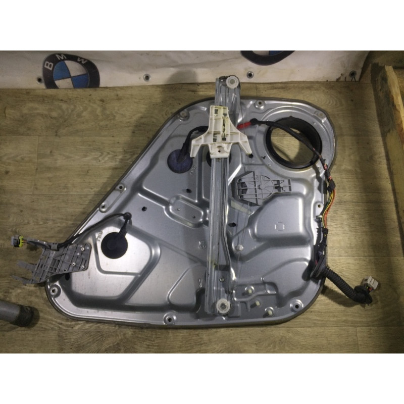 Механизм стеклоподъемника с мотором (кузов и элементы) Hyundai Santa Fe CM 2009 2.2 CRDI 834712B000