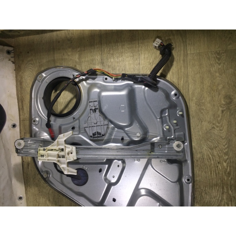 Механизм стеклоподъемника с мотором (кузов и элементы) Hyundai Santa Fe CM 2009 2.2 CRDI 834712B000