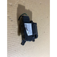 Привід заслонки обігрівача