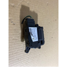 Привод заслонки отопителя