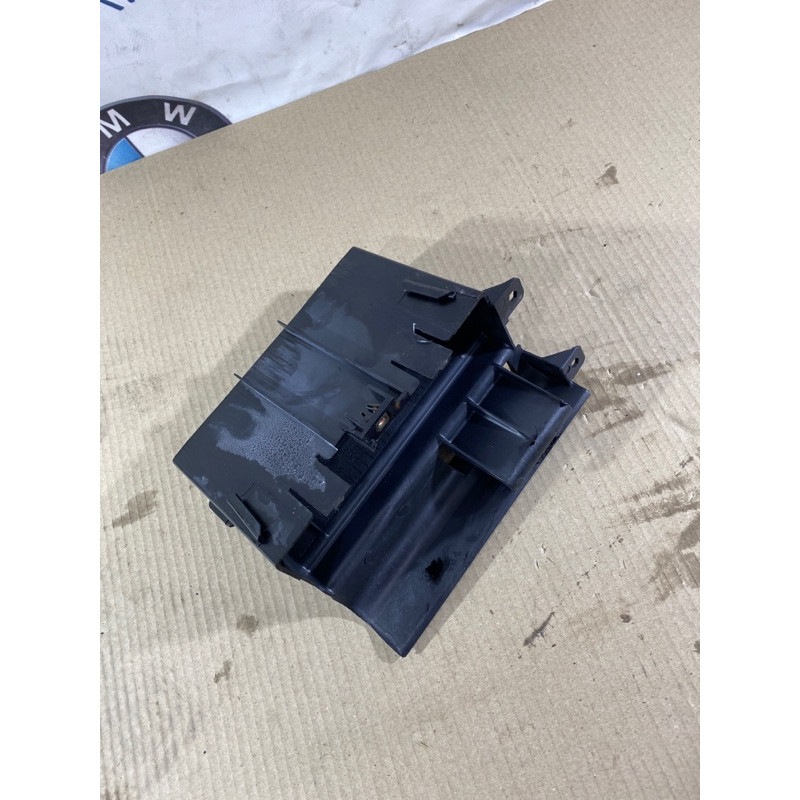 Кронштейн блока управления климатом (салон) CHEVROLET Cruze J300 2012 1.8 13265750