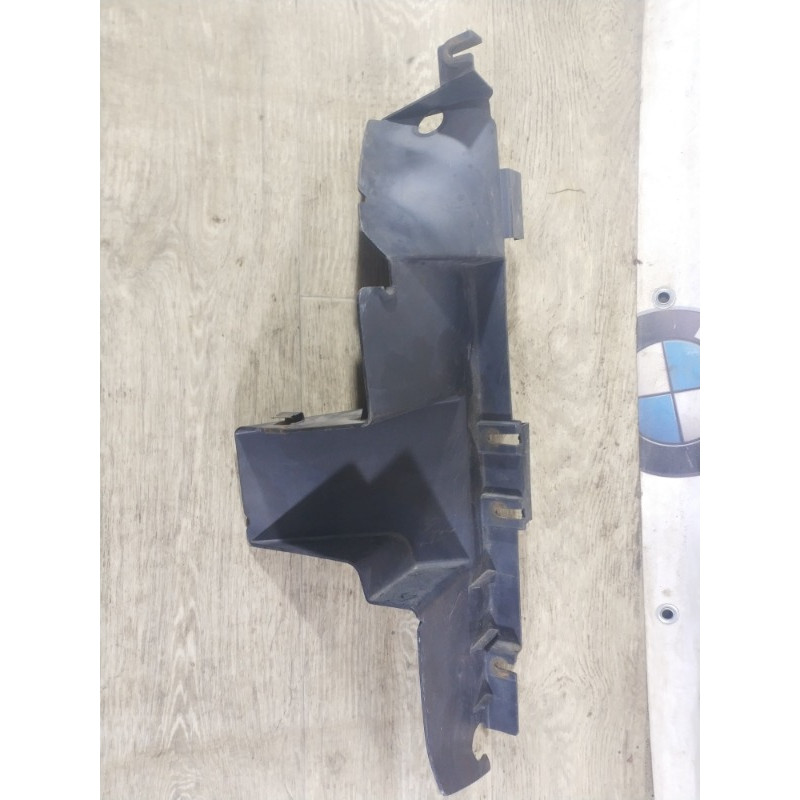 Воздухозаборник (впускная система) Volkswagen Touareg 7L 2004 3.2 7l6121334d