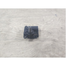 Привод заслонки отопителя