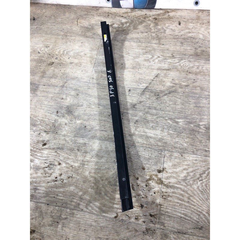 Направляюча скла дверей (кузов і елементи) BMW 3-series F30 2013 N26B20 51357258301