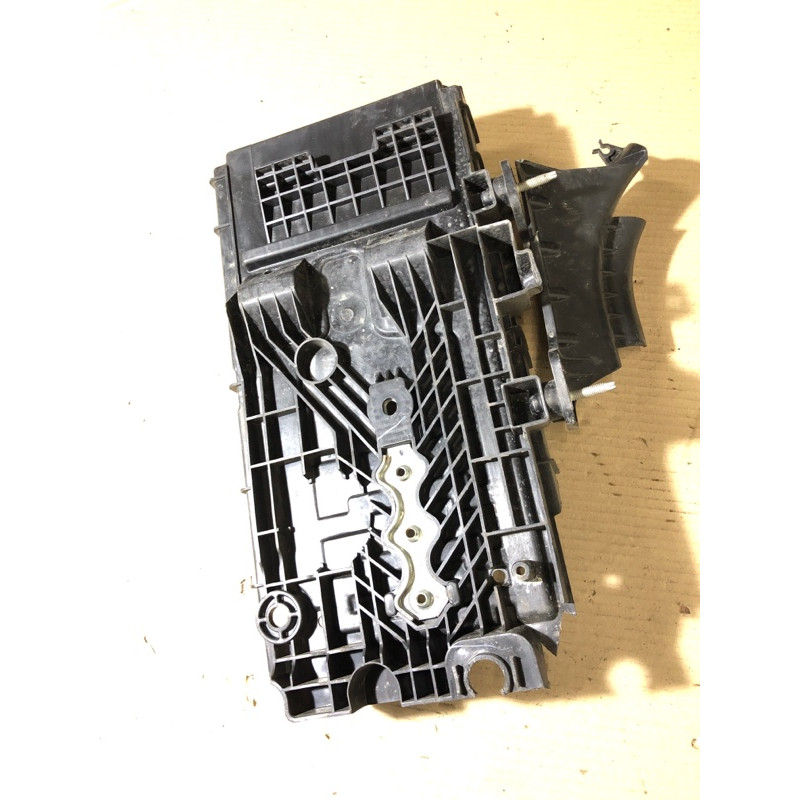 Крепление аккумулятора (кузов и элементы) FORD Fusion MK5 2013 2.0 dg9310723a