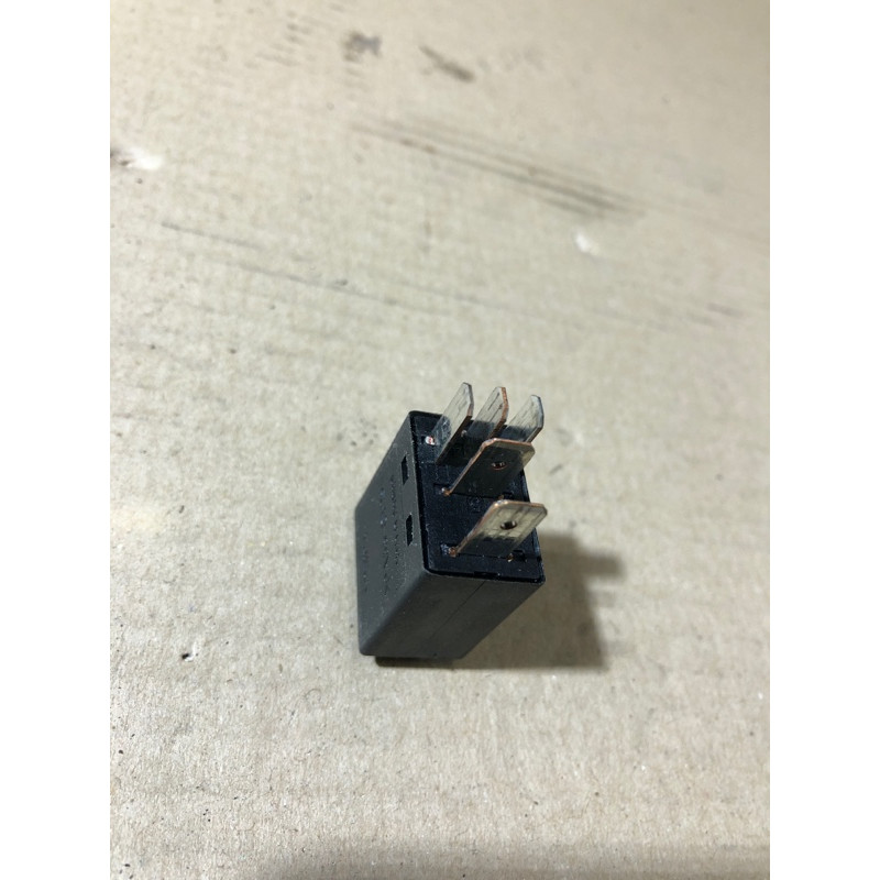 Реле (электрика) Volkswagen Touareg 7L 2004 3.2 7M0951253C