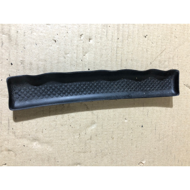 Коврик центральной консоли (салон) Volkswagen Touareg 7L 2004 3.2 7l6858651