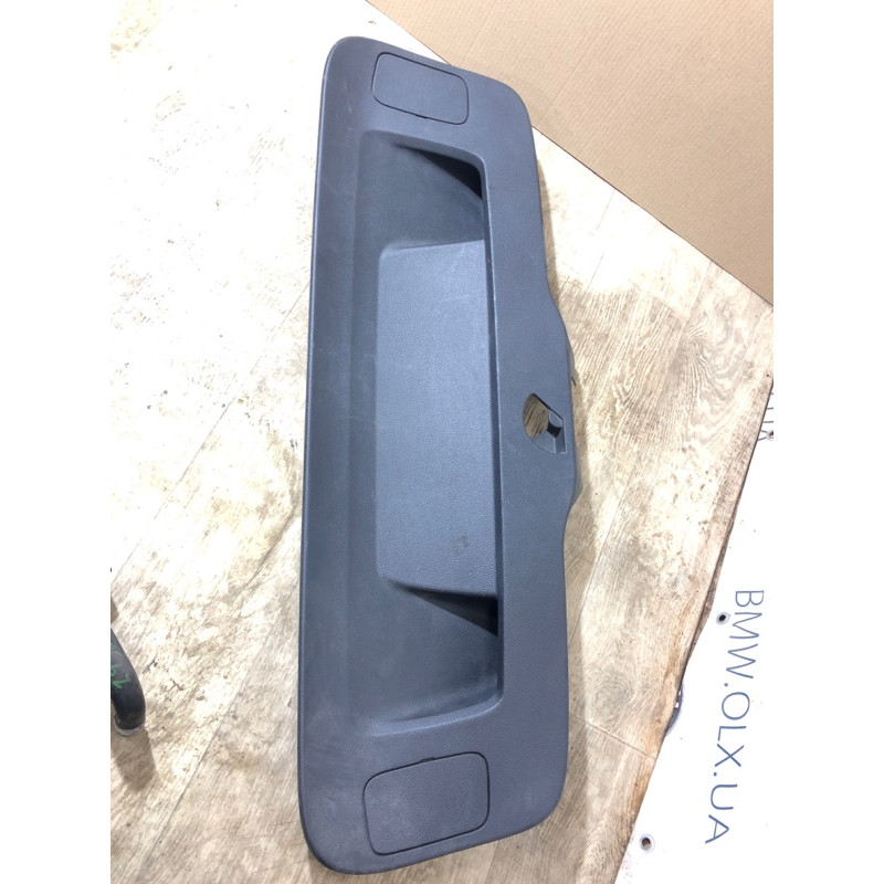 Обшивка крышки багажника (салон) Volkswagen Passat B7 2013 2.5 561867605b
