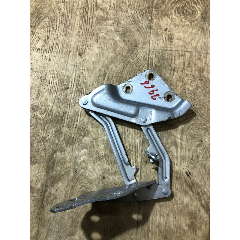 Петля капота (кузов и элементы) Volkswagen Touareg 7L 2004 3.2 7L6823301B