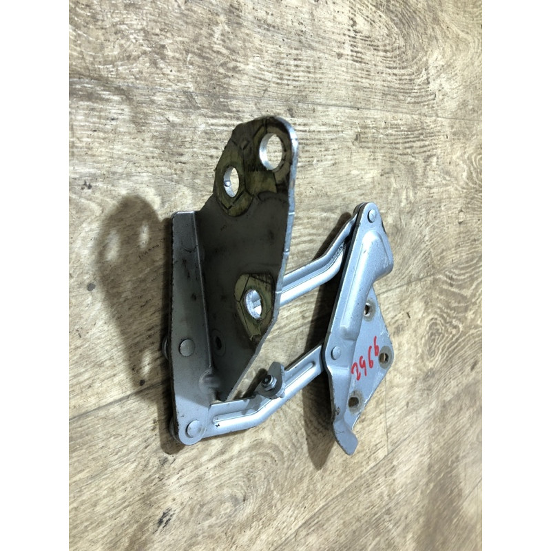 Петля капота (кузов и элементы) Volkswagen Touareg 7L 2004 3.2 7L6823301B