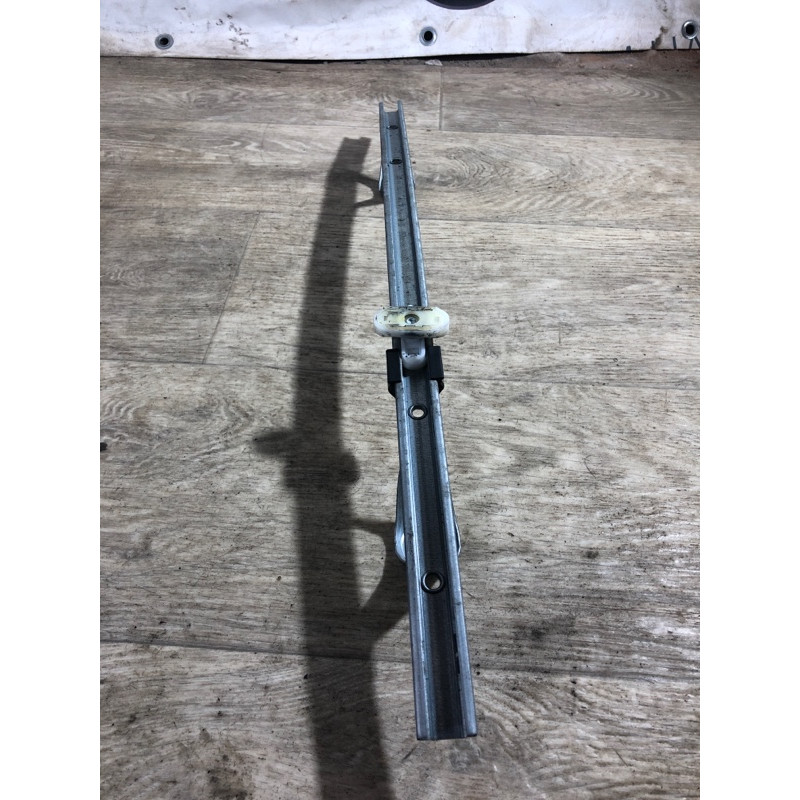 Направляющая стекла двери (кузов и элементы) Opel Vectra C 2.2 Z22YH 9178989