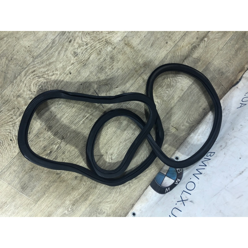 Уплотнитель (кузов и элементы) Volkswagen Passat B7 2013 2.5 561867913