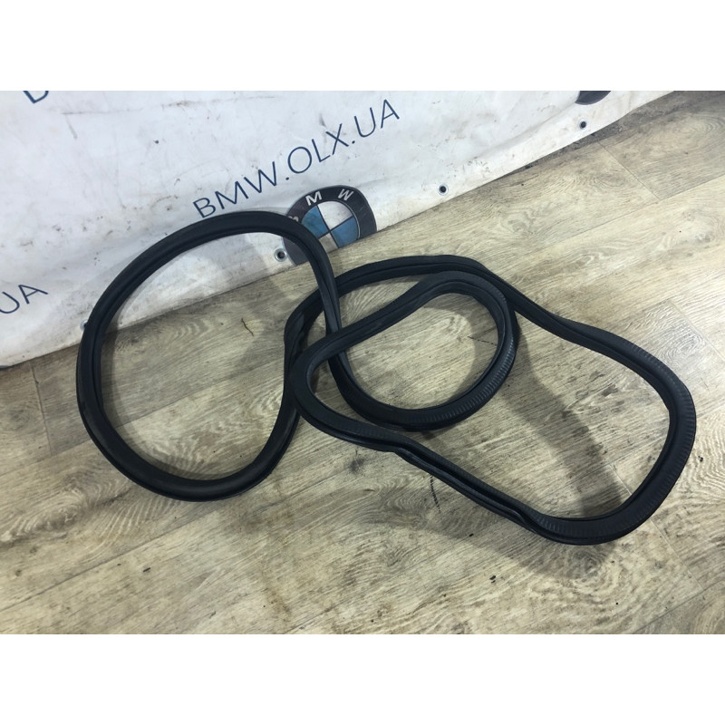 Уплотнитель (кузов и элементы) Volkswagen Passat B7 2013 2.5 561867913