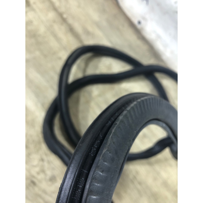 Уплотнитель (кузов и элементы) Volkswagen Passat B7 2013 2.5 561867913