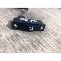 Кнопка відкривання кришки багажника