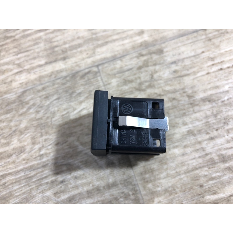 Кнопка открывания крышки багажника (электрика / кнопки) Volkswagen Passat B7 2013 2.5 561962143