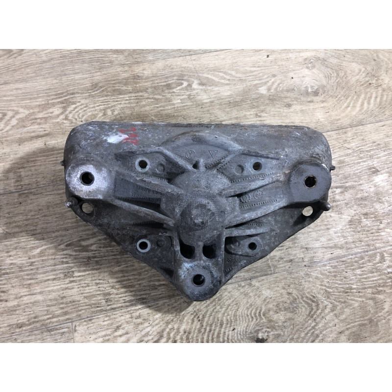 Кронштейн опоры амортизатора (подвеска) Volkswagen Touareg 7L 2004 3.2 7L0412391D